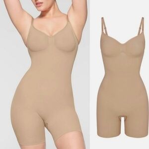 SKIMS Sculpting Mid Thigh Bodysuit Ochre Seamless NEW